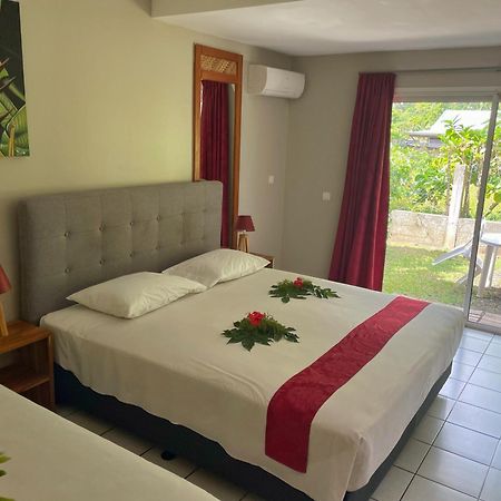 Hotel Hibiscus Papetoai Bagian luar foto