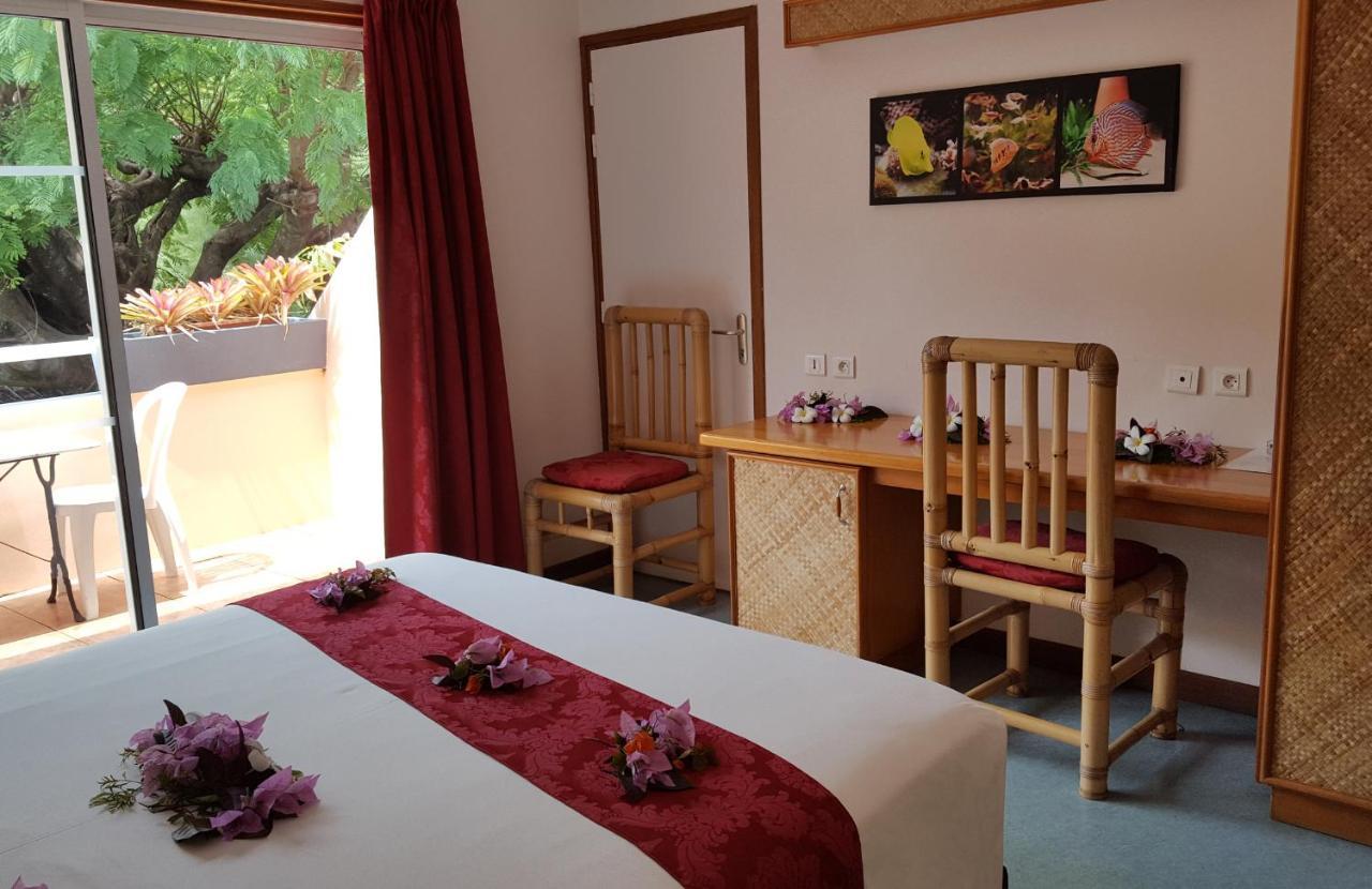 Hotel Hibiscus Papetoai Bagian luar foto